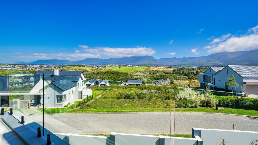 4 Bedroom Property for Sale in Kingswood Golf Estate Western Cape